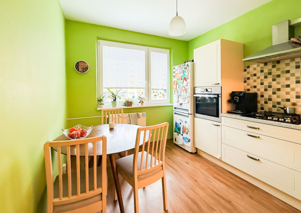 Na predaj priestranný  3-izb. byt na Ťahanovciach s balkónom