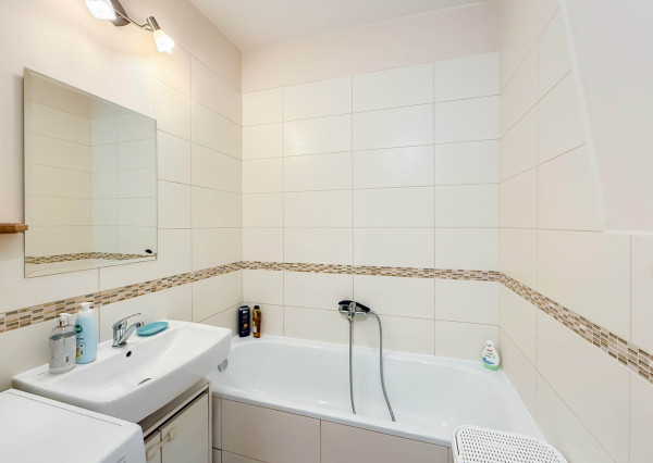 Na predaj priestranný  3-izb. byt na Ťahanovciach s balkónom