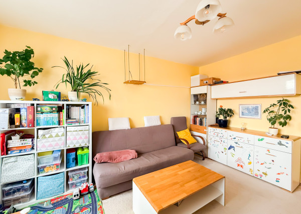 Na predaj priestranný  3-izb. byt na Ťahanovciach s balkónom