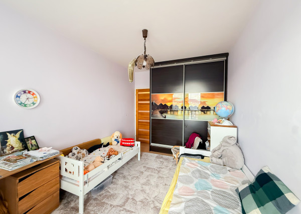 Na predaj priestranný  3-izb. byt na Ťahanovciach s balkónom