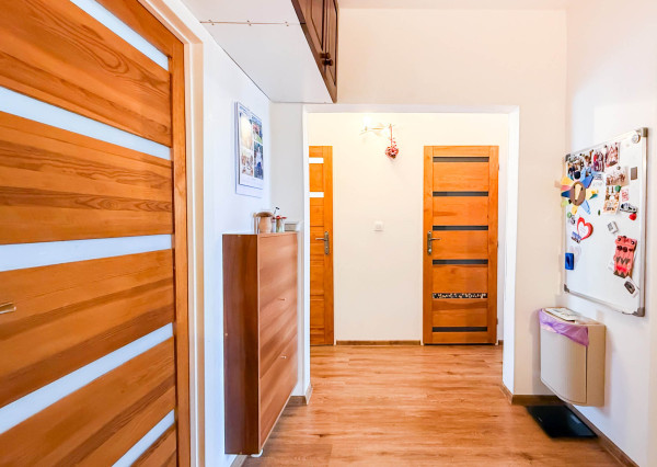 Na predaj priestranný  3-izb. byt na Ťahanovciach s balkónom