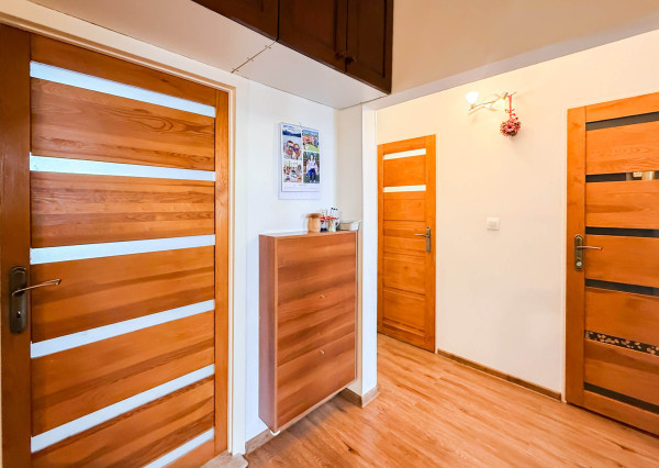 Na predaj priestranný  3-izb. byt na Ťahanovciach s balkónom