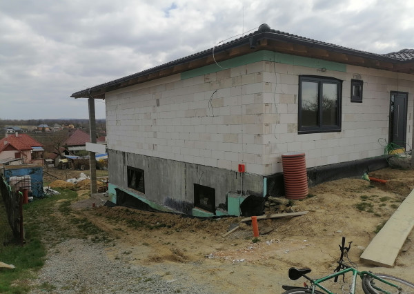 Novostavba RD v centre obce Šemša