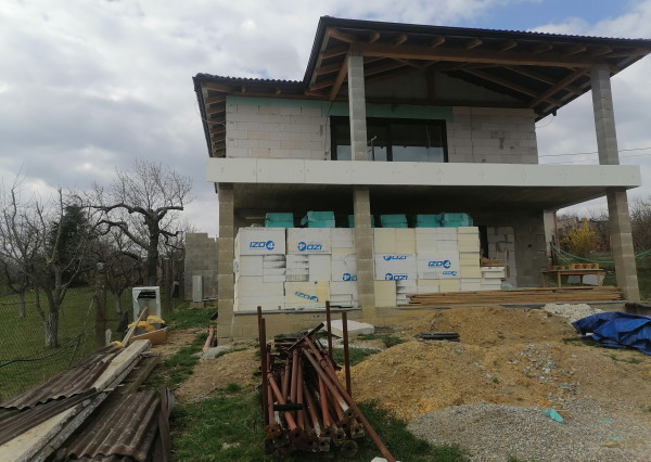 Novostavba RD v centre obce Šemša