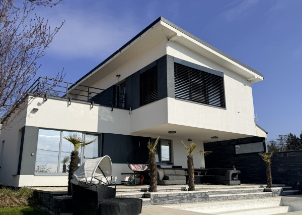 Ponúkame prémiový dom s bazénom v Košiciach