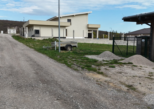 NA PREDAJ- pozemok v obci Šemša, 805m2