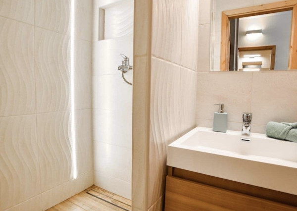 Na prenájom priestranný 1-izb.byt s loggiou po rekonštrukcii