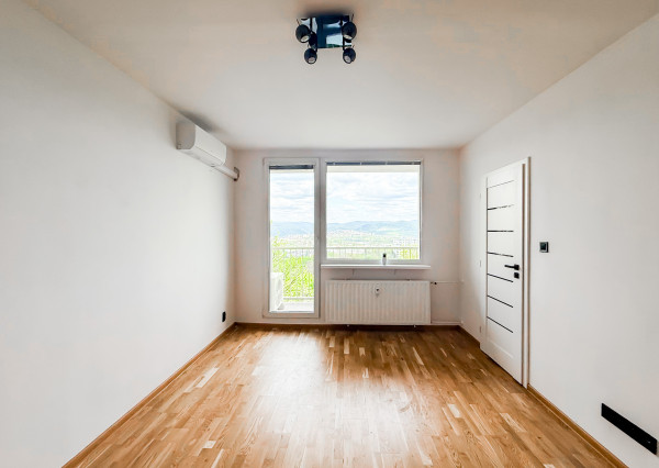 Na predaj 2-izb. byt po novej rekonštrukcii, pražský typ