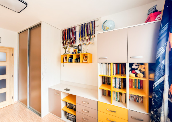 Na predaj veľký 3-izbový byt po rekonštrukcii na KVP