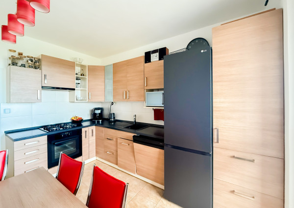 Na predaj veľký 3-izbový byt po rekonštrukcii na KVP