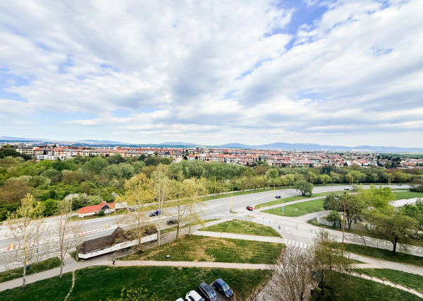 Na predaj veľký 3-izbový byt po rekonštrukcii na KVP