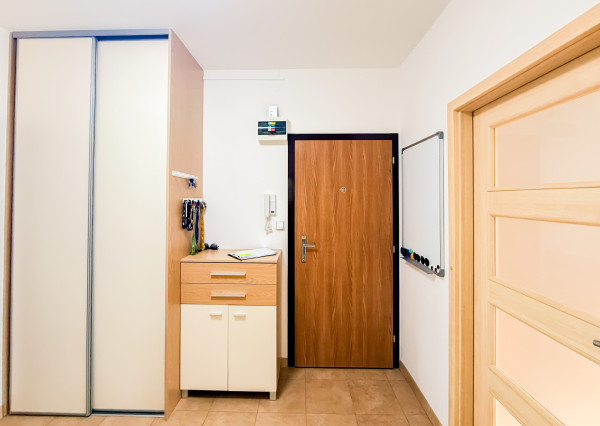 Na predaj veľký 3-izbový byt po rekonštrukcii na KVP