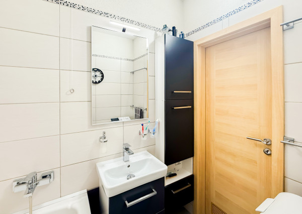 Na predaj veľký 3-izbový byt po rekonštrukcii na KVP