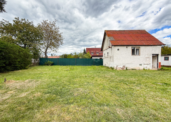 VALALIKY stavebný pozemok 424 m2, všetky IS na pozemku