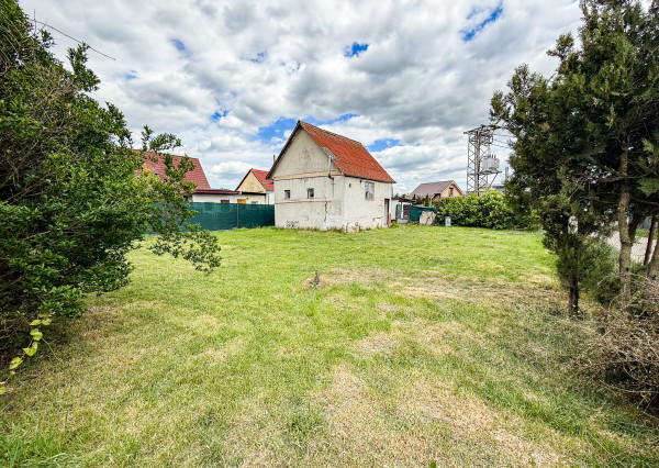 VALALIKY stavebný pozemok 424 m2, všetky IS na pozemku