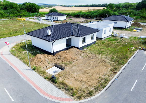 Novostavba RD, VÝCHODNÉ MOKRANCE, všetky IS, asfaltové cesty