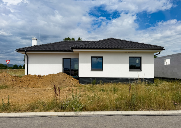 Novostavba RD, VÝCHODNÉ MOKRANCE, všetky IS, asfaltové cesty