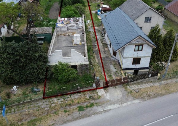 Slanec - dom v pôvodnom stave s nedokončenou rekonštrukciou