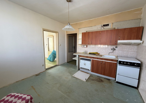 REZERVOVANÉ - 2-izbový byt - Kpt. Jaroša, pôvodný stav, 58m2