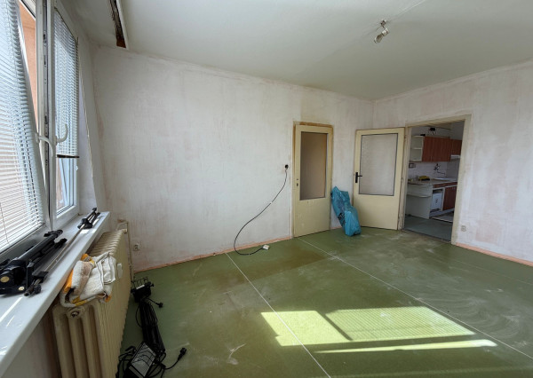 REZERVOVANÉ - 2-izbový byt - Kpt. Jaroša, pôvodný stav, 58m2