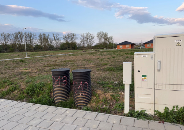 Stavebný pozemok 684m2, všetky IS, asfaltová cesta