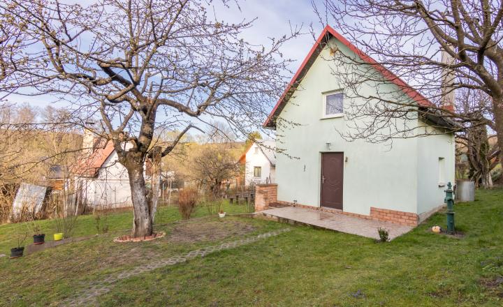 PREDANÉ - Záhrada s murovanou chatkou - Košické Oľšany - fotografia 1