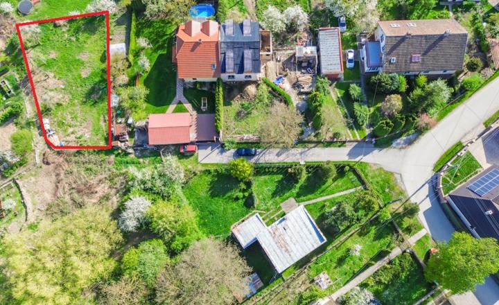 PREDANÉ - Pozemok Čaňa 600m2 , intravilán, IS k dispozícii - fotografia 1