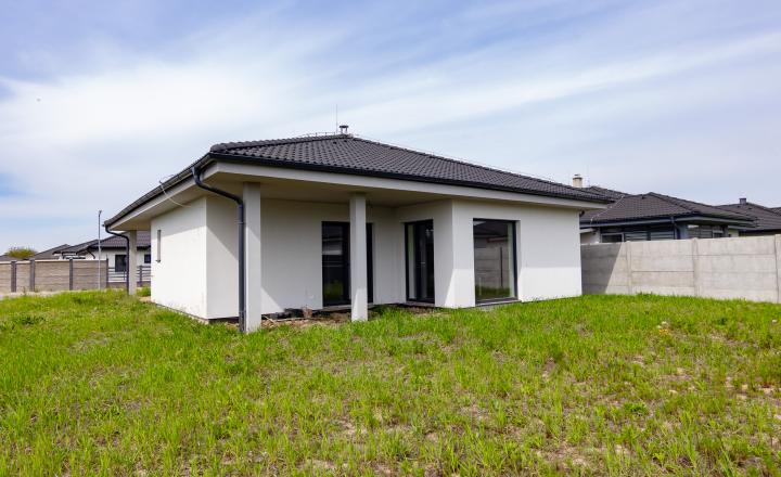 PREDANÉ - Luxusne zariadená novostavba RD NOVÉ MOKRANCE, Pozemok 608m2 - fotografia 1