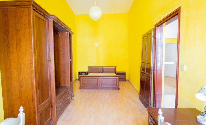 PREDANÉ - 3-izbový byt s krbom, 90 m2, centrum (Mäsiarska ul.) - fotografia 4