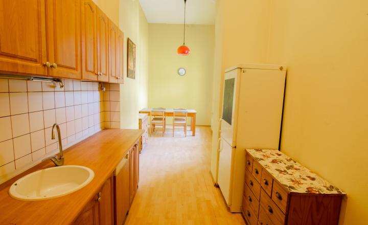 PREDANÉ - 3-izbový byt s krbom, 90 m2, centrum (Mäsiarska ul.) - fotografia 5