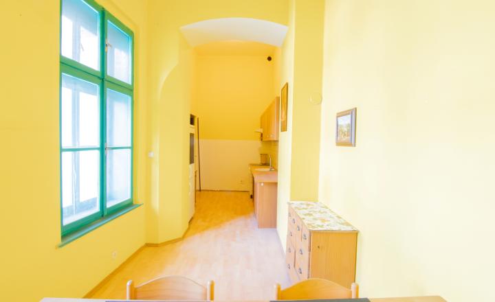 PREDANÉ - 3-izbový byt s krbom, 90 m2, centrum (Mäsiarska ul.) - fotografia 6