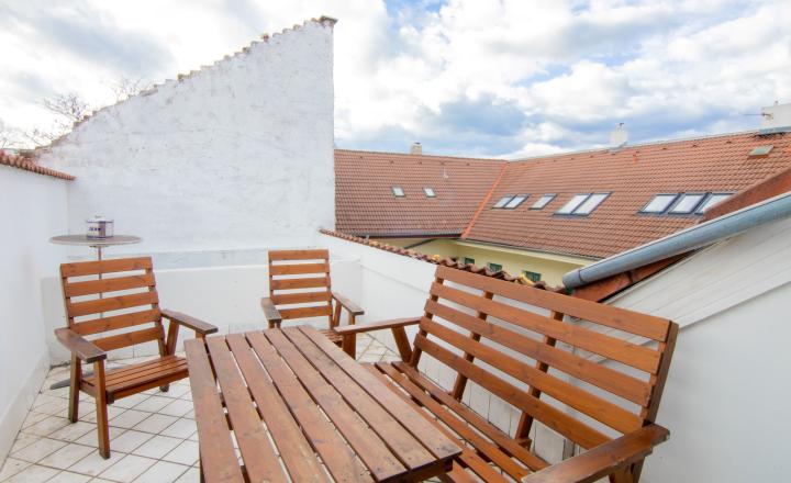 PREDANÉ - 4-izbový mezonet s terasou 128m2, centrum (Mäsiarska ul.) - fotografia 1