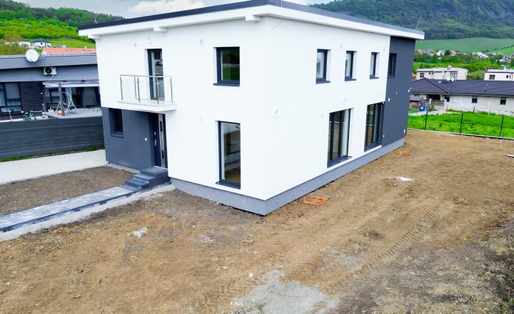 PREDANÉ - NOVOSTAVBA na kľúč - nadštandard, Fintice - fotografia 1