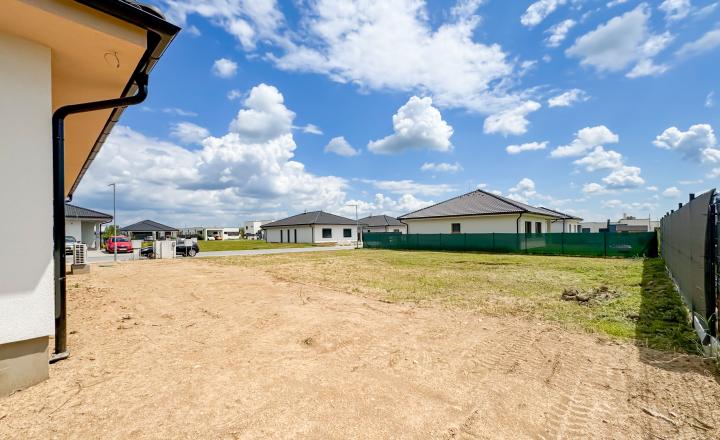 PREDANÉ - NOVÉ MOKRANCE - RD bungalov 140m2, TČ a rekuperácia v cene - fotografia 16