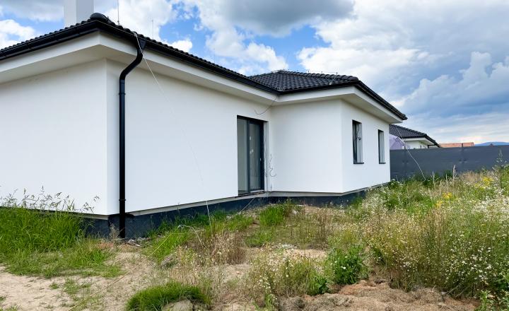 PREDANÉ - Novostavba 4i RD, NOVÉ MOKRANCE, všetky IS, asfaltové cesty - fotografia 3