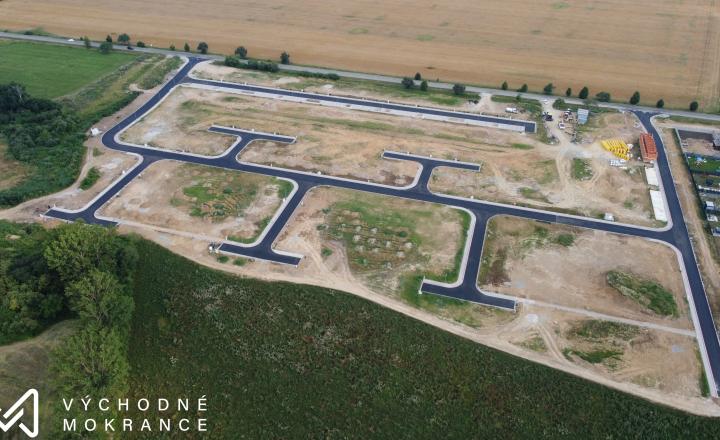 VÝCHODNÉ MOKRANCE, inžinierske siete už postavené I18, 788m2 - fotografia 2