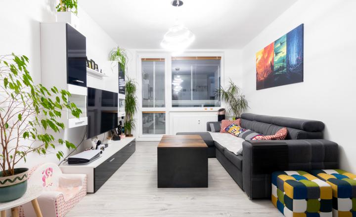 PREDANÉ 1,5 izbový pražský byt 40m2, Krosnianska ul. - fotografia 1
