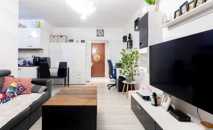 PREDANÉ 1,5 izbový pražský byt 40m2, Krosnianska ul. - fotografia 2