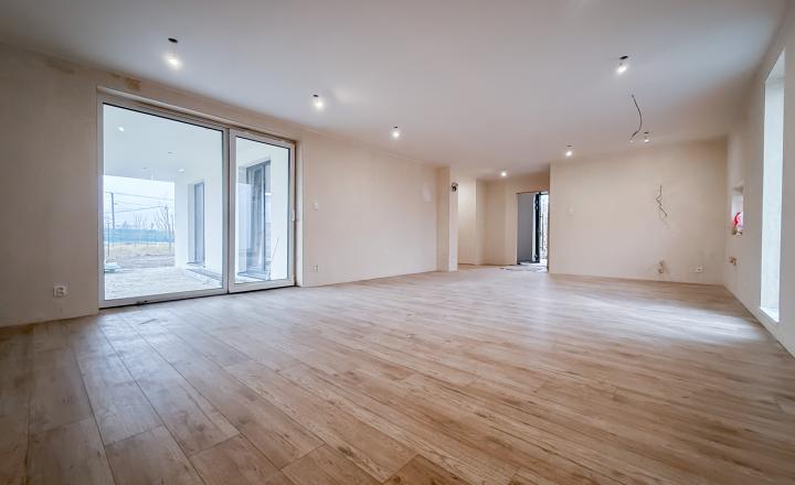 ĎURKOV, novostavba RD na kľúč, pozemok 600m2, komplet IS, TČ - fotografia 8
