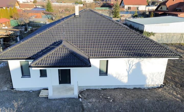 ĎURKOV, novostavba RD na kľúč, pozemok 600m2, komplet IS, TČ - fotografia 1