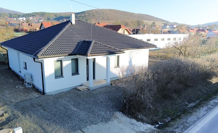 ĎURKOV, novostavba RD na kľúč, pozemok 600m2, komplet IS, TČ - fotografia 3