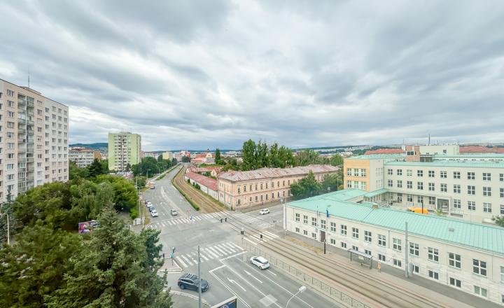PREDANÉ - 3 izbový Pražák 68m2 - Vojenská - fotografia 16