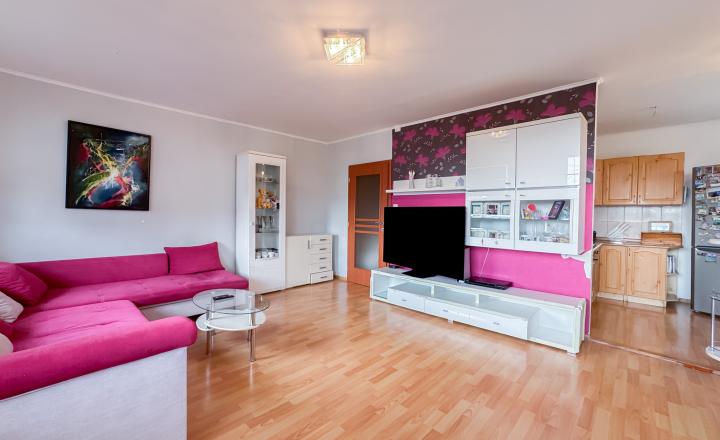 PREDANÉ - 3 izbový Pražák 68m2 - Vojenská - fotografia 1