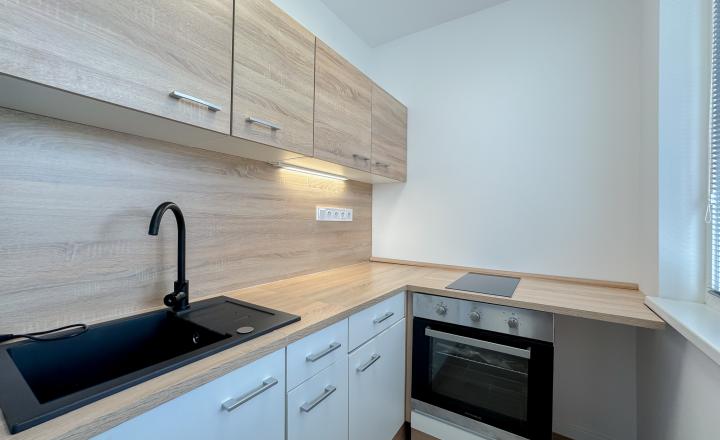 PREDANÉ - 1-izbový byt, TERASA - Tr. SNP, nová rekonštrukcia - fotografia 4