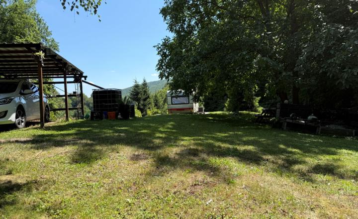 NA PREDAJ - veľký stavebný pozemok v Zlatej Idke 2698m2 - fotografia 1