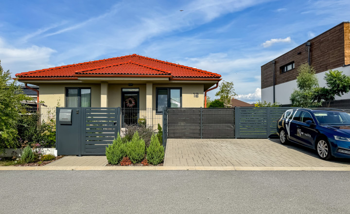 Zariadená novostavba RD NOVÉ MOKRANCE 135m2 na pozemku 565m2 - fotografia 1