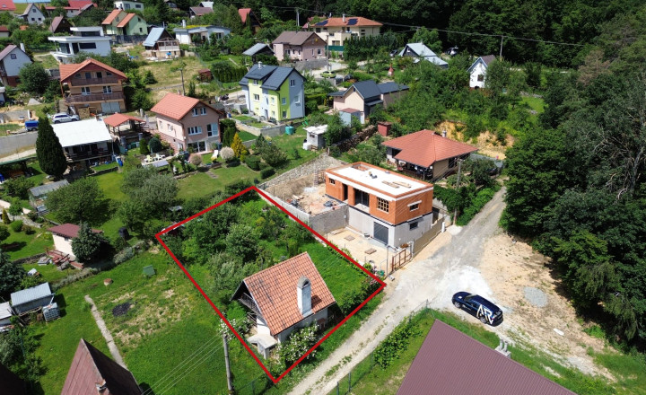 PREDANÉ- BAŠKA - pozemok so stavebným povolením - fotografia 1