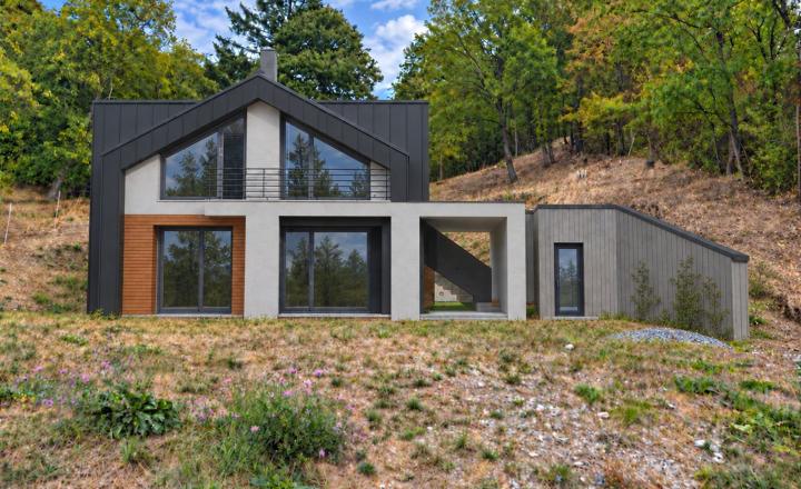Pozemok 1935 m² so stavebným povolením v Košiciach - fotografia 1