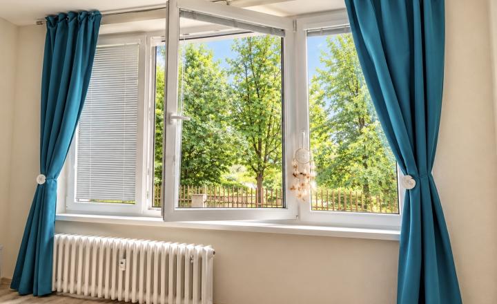 Na predaj veľký 1- izbový byt po rekonšt. s loggiou, Terasa - fotografia 3