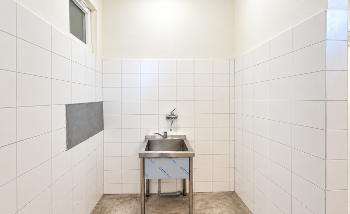 Na predaj priemyselná budova v okolí Košíc - fotografia 9